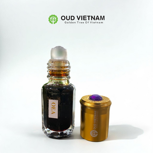 Oud Wood Essential oil Grade A – OEA (3ml) image 1