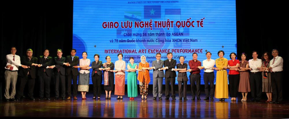 <strong>Oud Vietnam’s Participation in International Art Exchange Performance: Celebrating Cultural Diversity and Unity</strong>